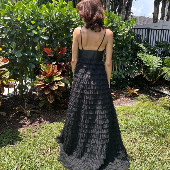 Elegant Black Evening Gown, Size 3-4 - Picture 4 of 7